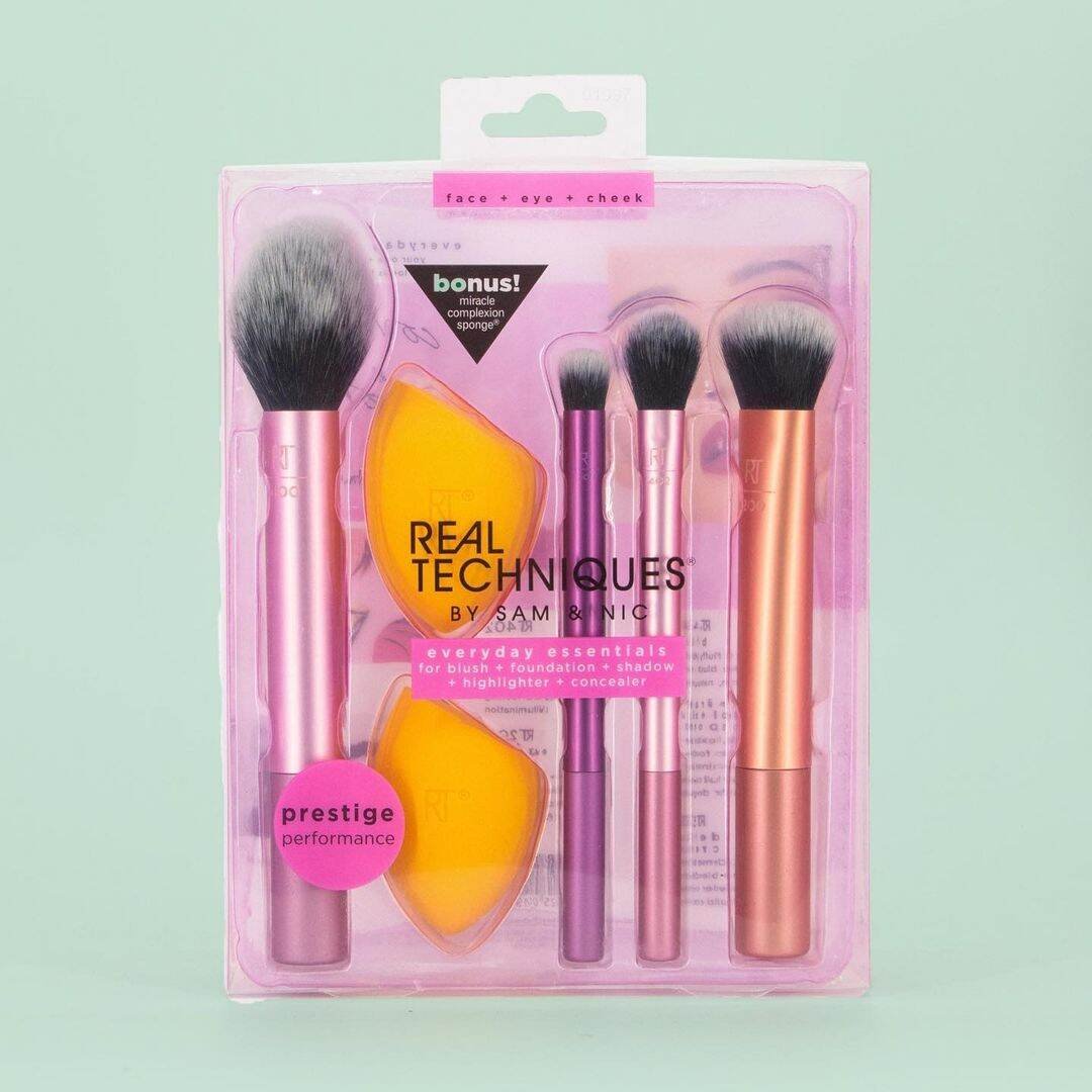 7ea49fe36f8a36fb3de6cdd1b92bfd1e REAL TECHNIQUES 6PCS BRUSH SET - Image 1