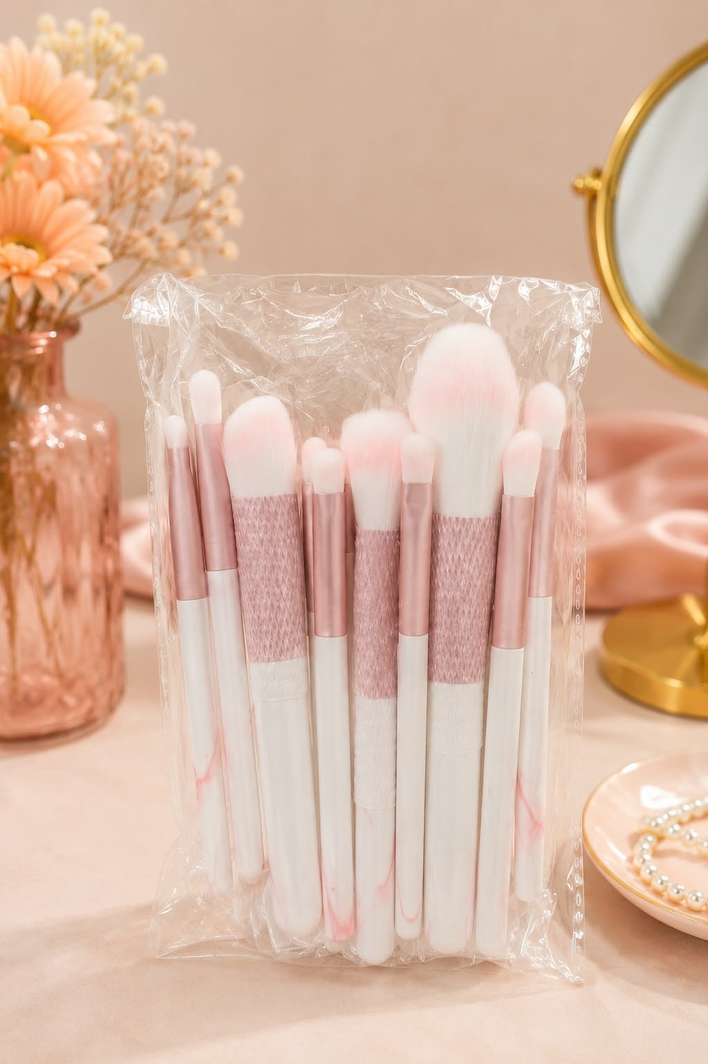760103340_990157357401070_2366432960799961370_n MAANGE 12 PCS PINK & WHITE BRUSH - Image 1